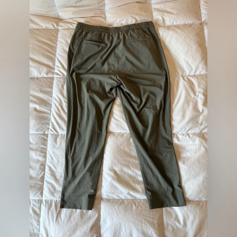 Banana Republic olive Green airstream Ankle Cropped Pants slacks - business - Picture 3 of 4